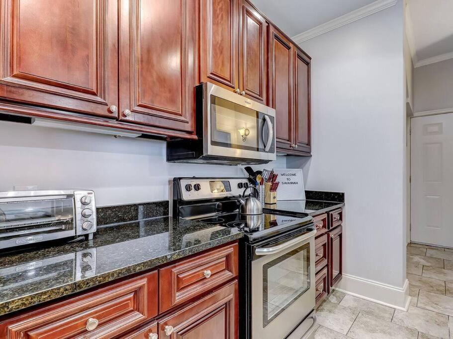 Historic Savannah Gold Private Condo With Pool - 2Bed, 1&Half Bath, Sleeps 6, 1St Floor, 15 Min Walk To Historic Savannah Center And All Attractions Экстерьер фото