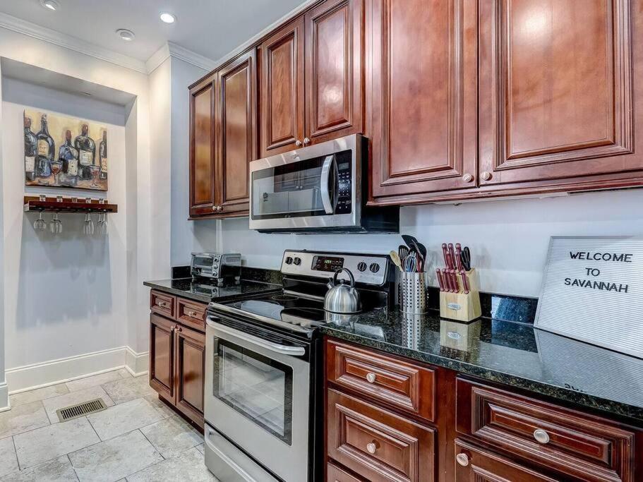 Historic Savannah Gold Private Condo With Pool - 2Bed, 1&Half Bath, Sleeps 6, 1St Floor, 15 Min Walk To Historic Savannah Center And All Attractions Экстерьер фото