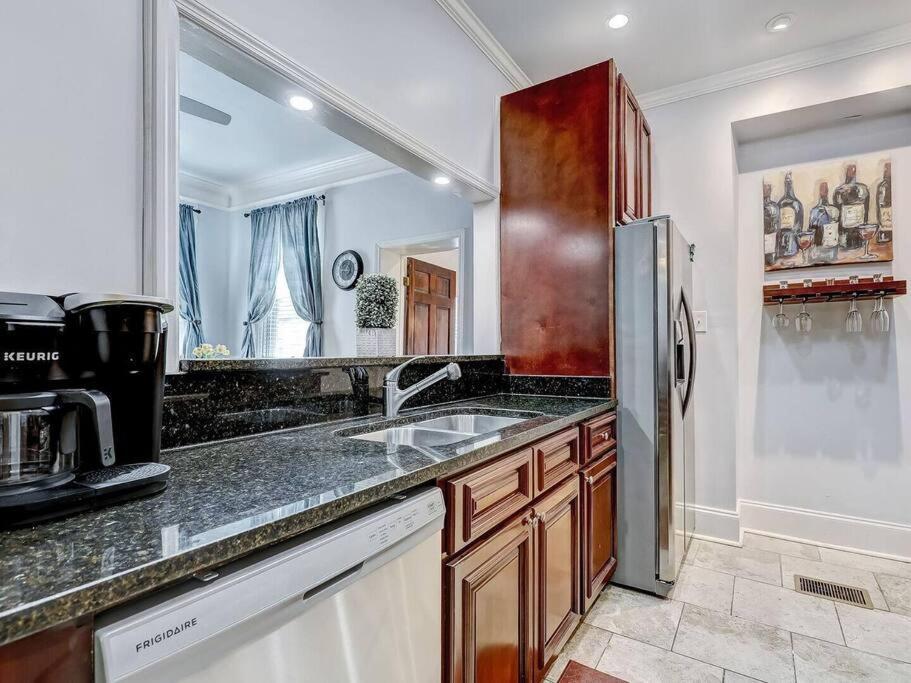 Historic Savannah Gold Private Condo With Pool - 2Bed, 1&Half Bath, Sleeps 6, 1St Floor, 15 Min Walk To Historic Savannah Center And All Attractions Экстерьер фото