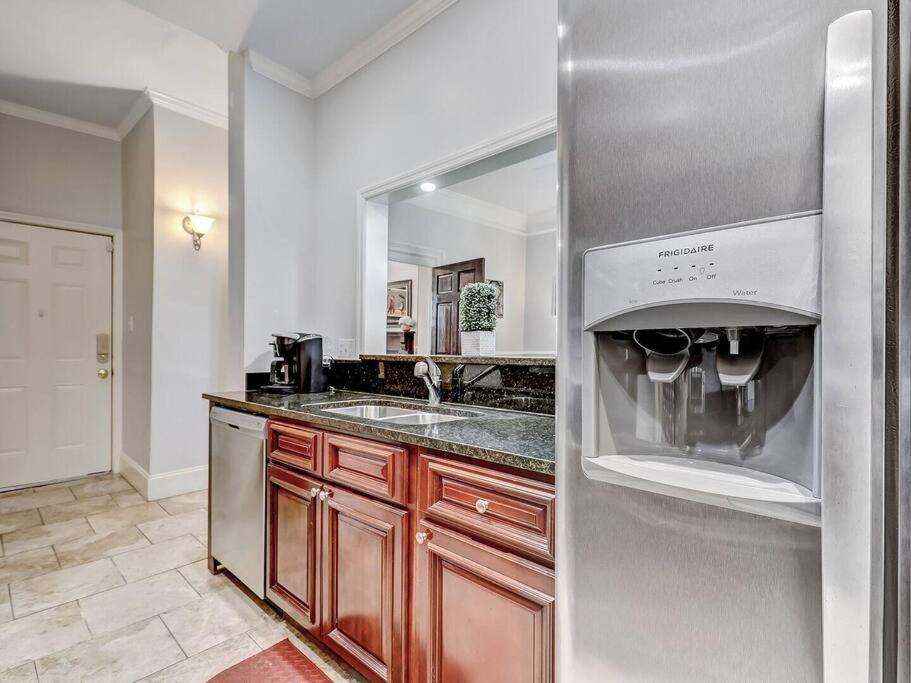 Historic Savannah Gold Private Condo With Pool - 2Bed, 1&Half Bath, Sleeps 6, 1St Floor, 15 Min Walk To Historic Savannah Center And All Attractions Экстерьер фото